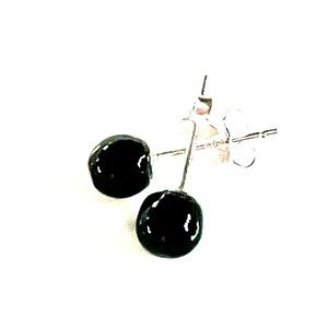 Black Coral stud earrings. Aretes de coral negro. Dormilonas